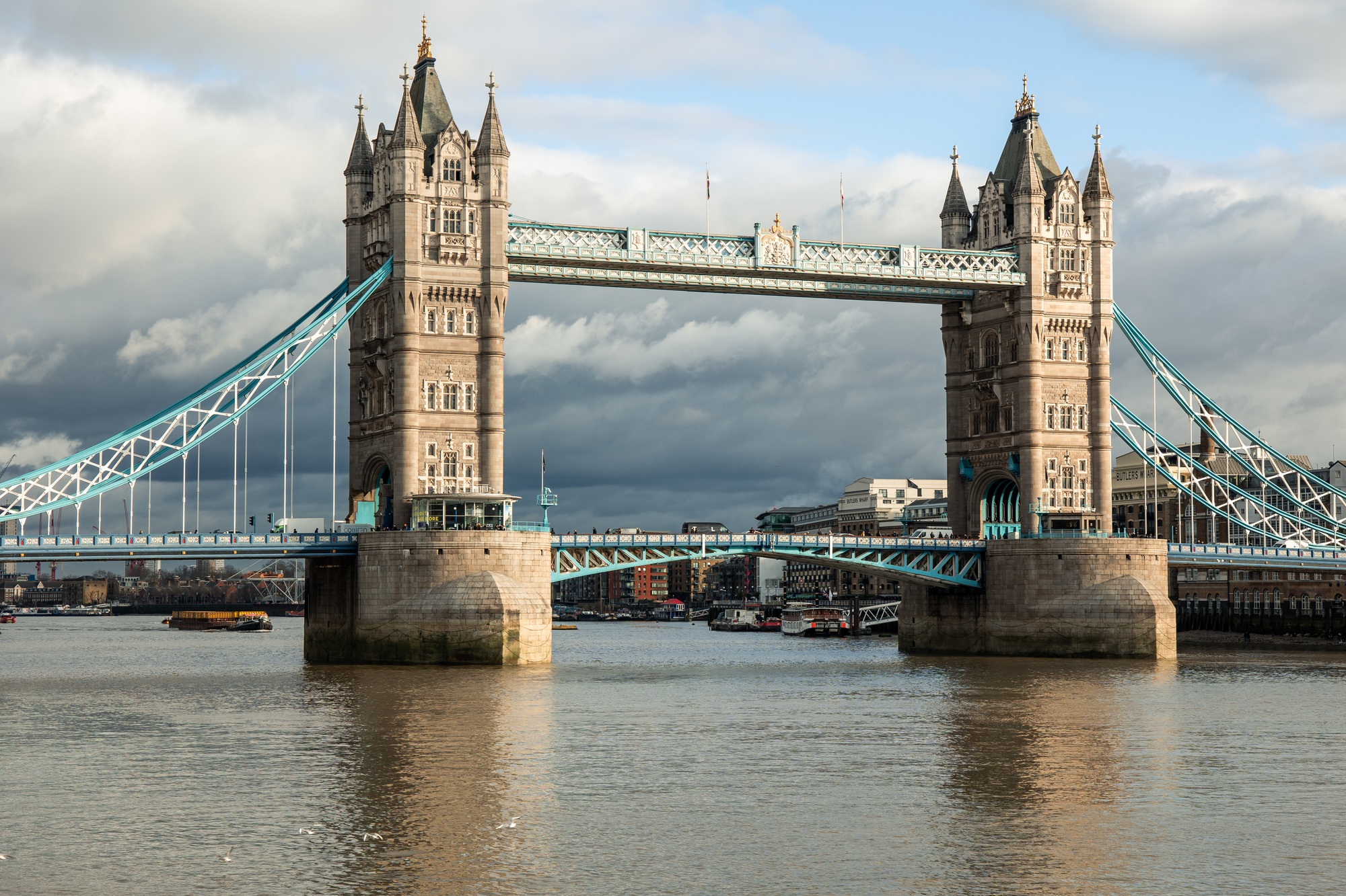 04/01/2023, London, View of Tower Bridge Over the River Thames